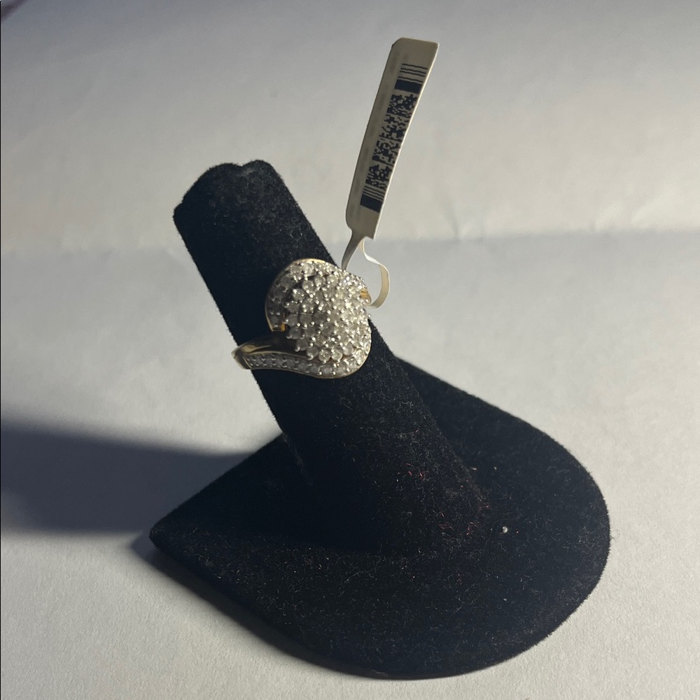 10Kt Diamond Cluster Ring